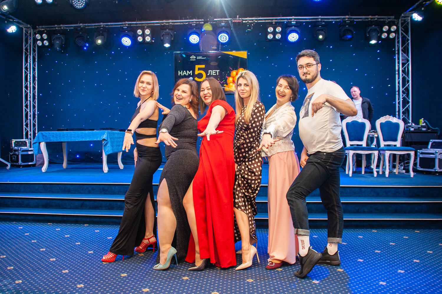 корпоратив, девушка, корпоратив в мебельном, вечеринка, выпускной 2019