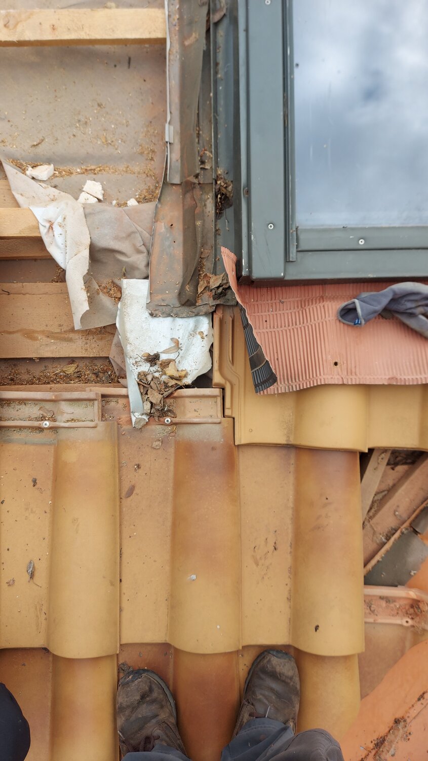 кровли, обрушение дома, на крыше, крыша дома, ремонт крыши