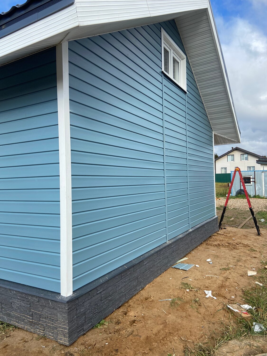 сайдинг голубой, серо голубой сайдинг, дом сайдинг, виниловый сайдинг, сайдинг