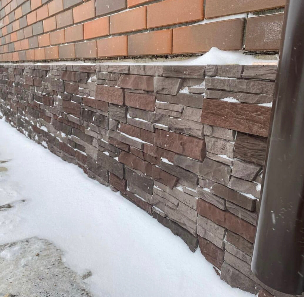 отделка цоколя декоративным камнем, отделка цоколя камнем, отделка цоколя, облицовка цоколя дома, облицовка цоколя