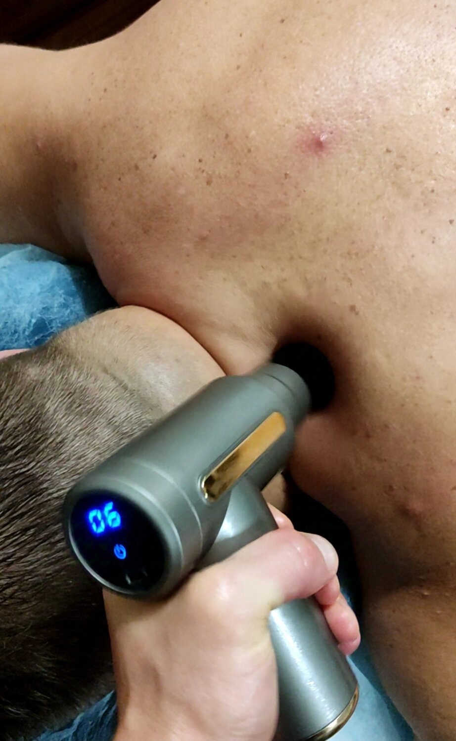 массажный пистолет перкуссионный массажер, перкуссионный массажер massage gun, массажный пистолет, перкуссионные массажеры, перкуссионный массажный пистолет