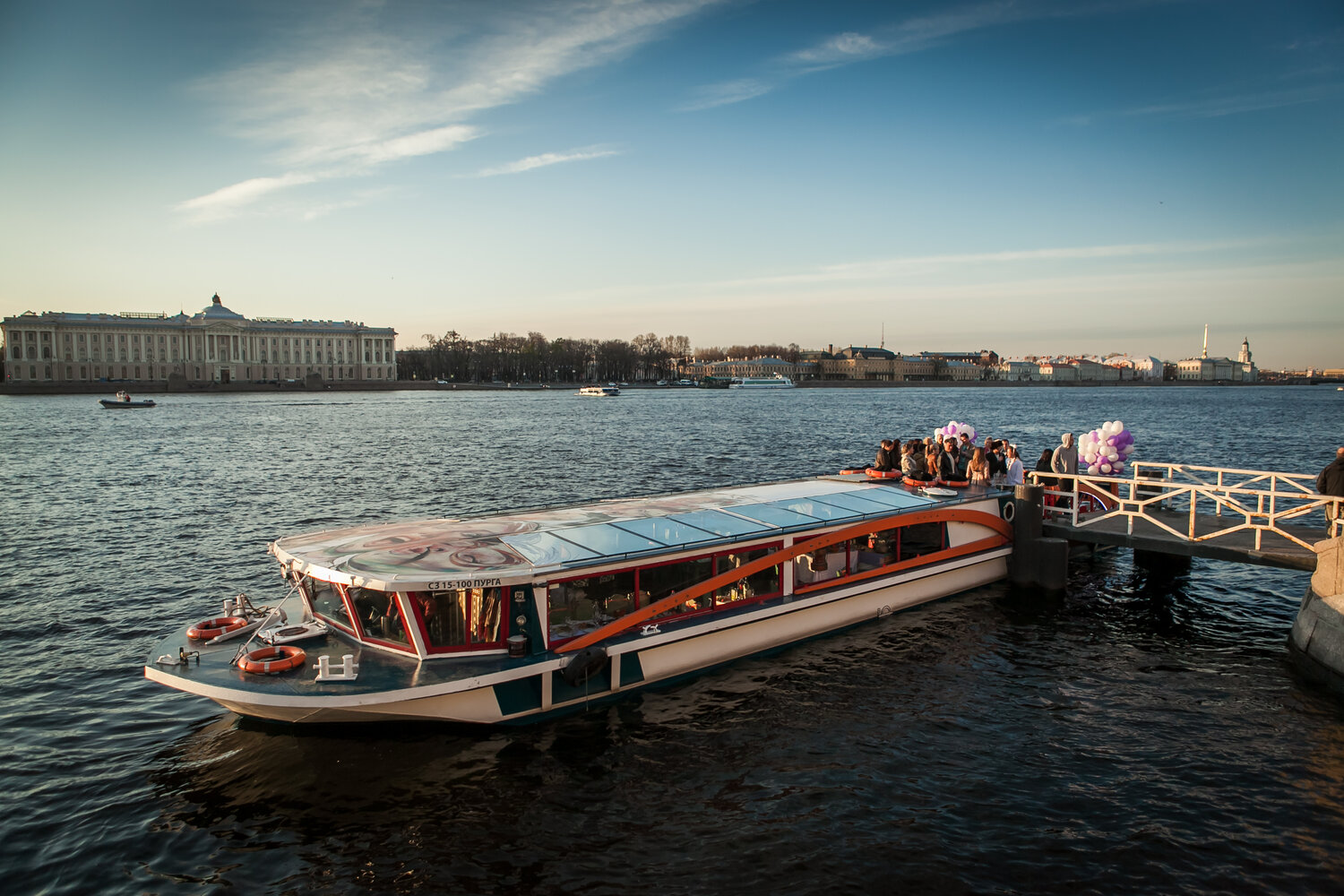 речной трамвайчик в санкт-петербурге, теплоход по неве в санкт-петербурге, теплоход пурга, теплоход пурга спб, теплоход максимус