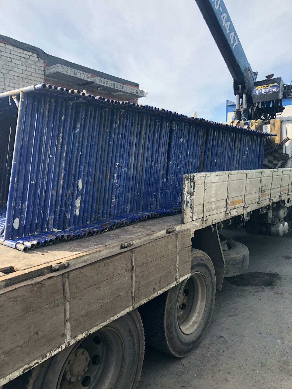 прицеп маз 93866, каркас шторного полуприцепа крона, полуприцепы юмба мега, полуприцеп трейлор 1995, грузовики