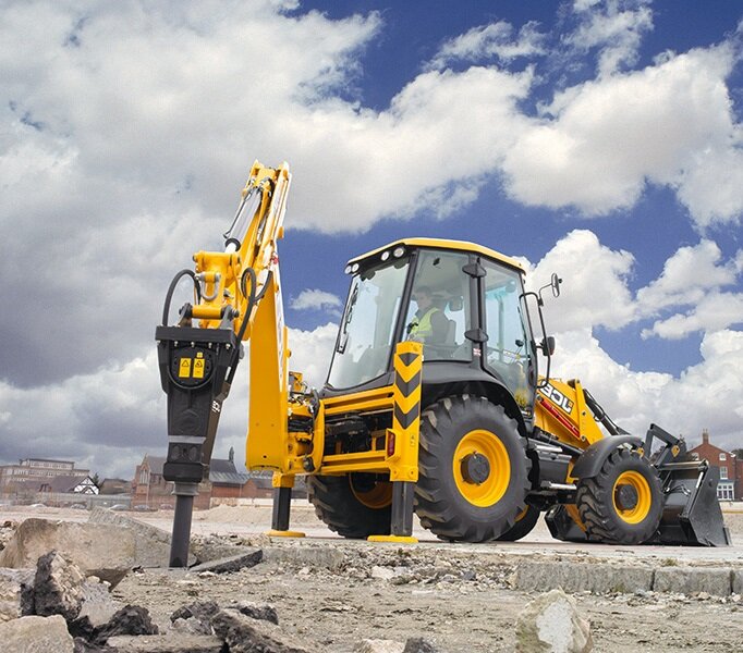 экскаватор-погрузчик с гидромолотом jcb 3cx, jcb 3cx с гидромолотом, экскаватор погрузчик jcb, погрузчик jcb, экскаватор-погрузчик jcb 3cx
