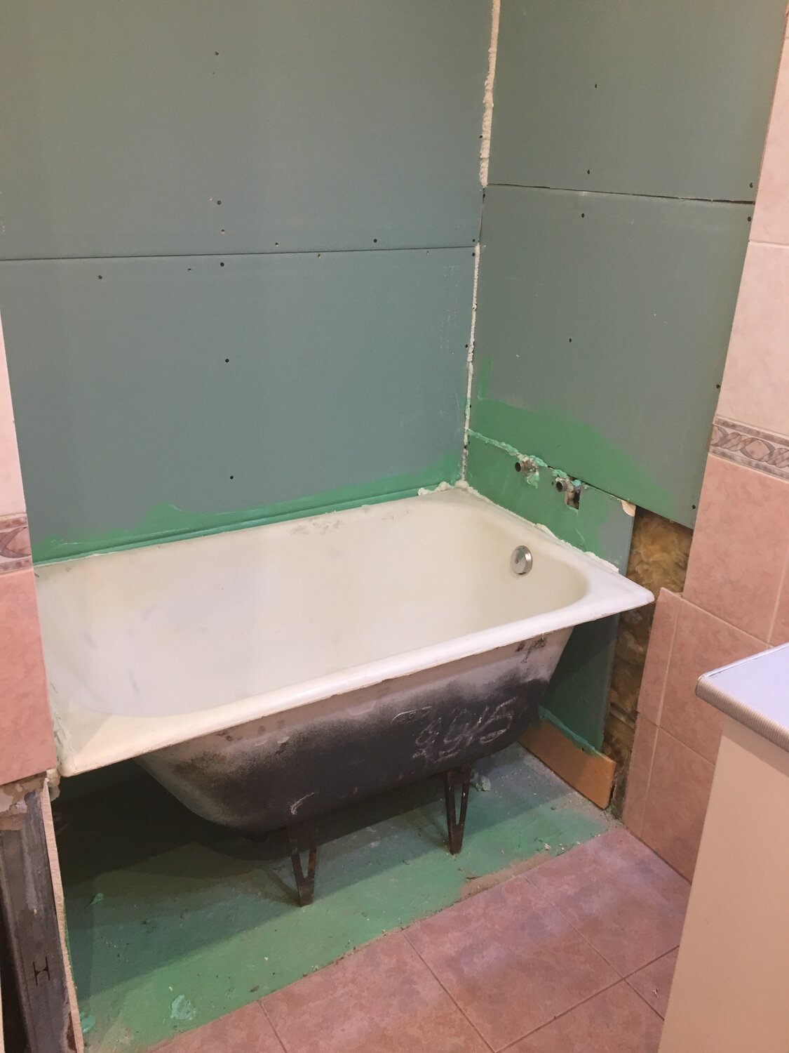 старая чугунная ванна, старая ванна, ванна чугунная ссср, ванна чугунная зеленая, ванна