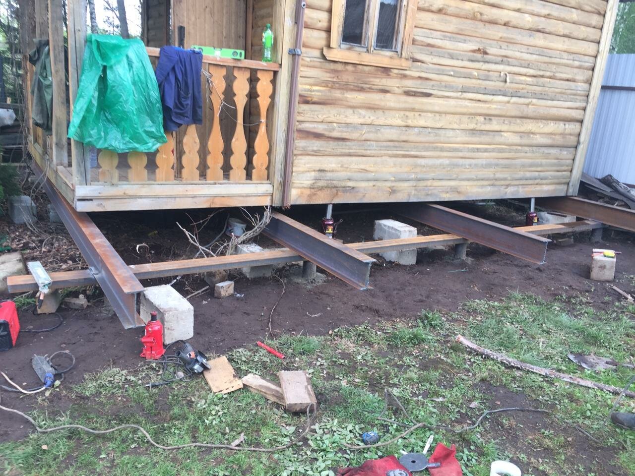 подъем дачного дома на винтовые сваи, подъем дома на винтовые сваи, подъем домов на винтовые сваи, подъем бани на винтовые сваи, винтовые сваи под деревянный дом