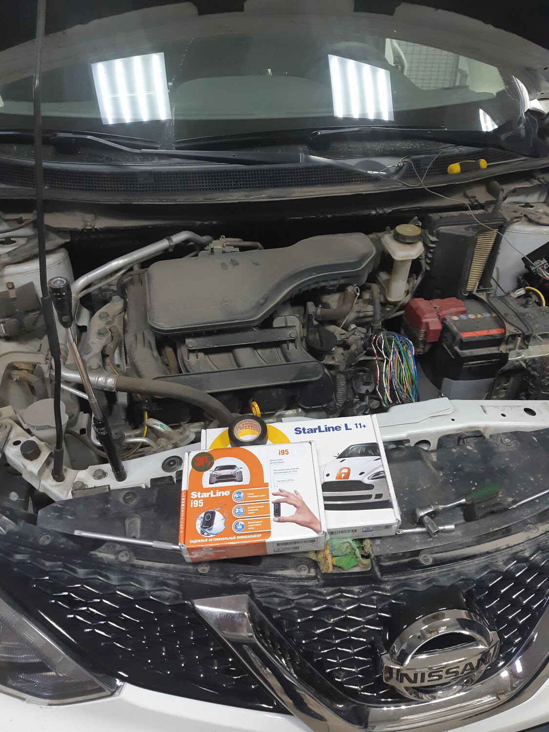 nissan qashqai, прикурить ниссан кашкай 2017, подкапотное пространство кашкай j10, ниссан мурано z51 под капотом, мойка двигателя nissan qashqai j10
