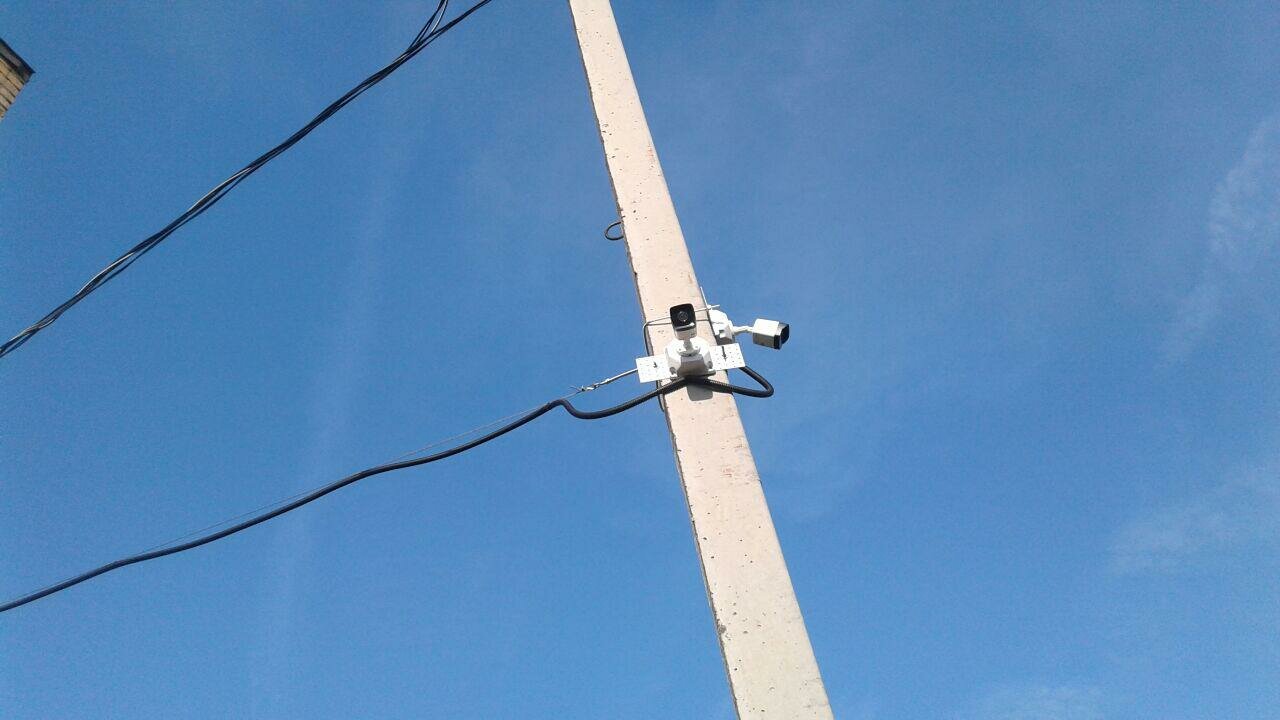 воздушная линия электропередач, провода на столбах, лэп, воздушная линия вли, крепление видеокамеры на столб уфанет