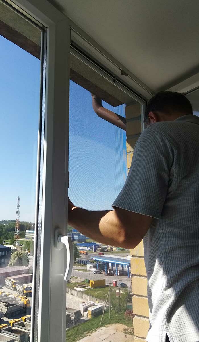 мойка окон на балконе, пластиковое окно, окно, козырек для пластиковых окон на лоджии, помыть балконные окна