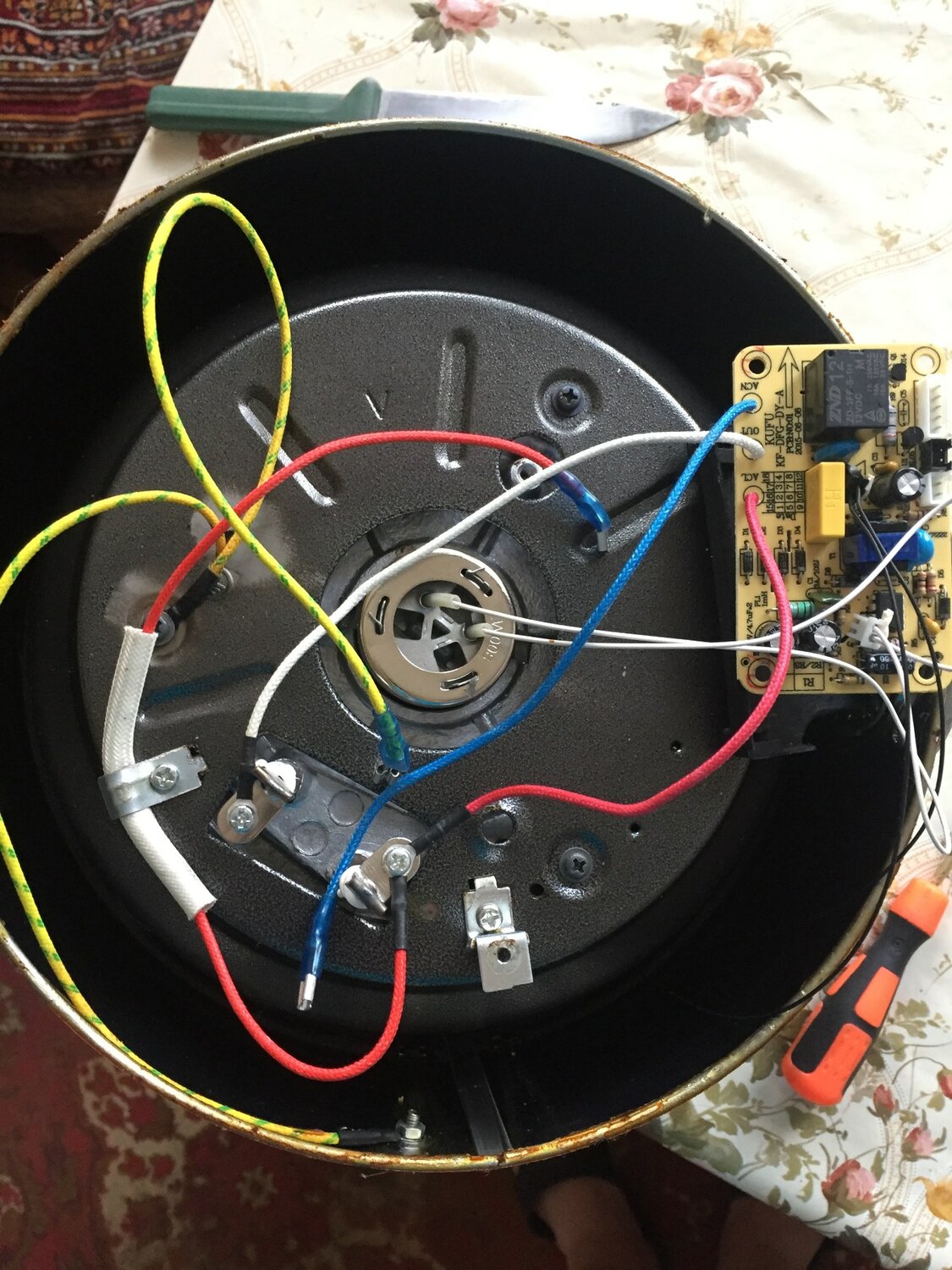 мультиварка, е4 датчик давления мультиварка, датчик давления мультиварка редмонд, разборка мультиварки, внутреннее устройство мультиварки