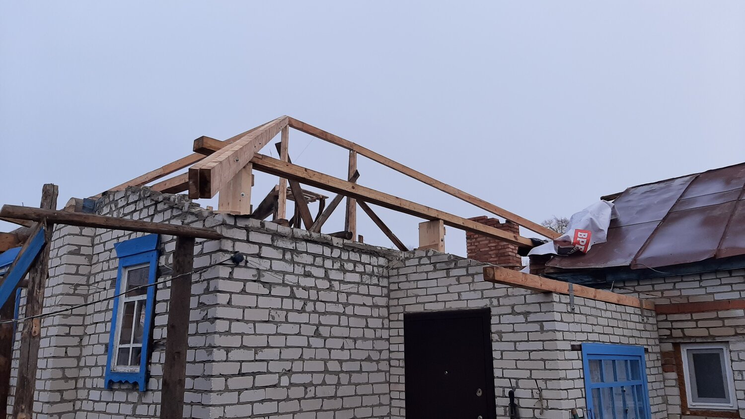 крыши, стропильная система без мауэрлата, мауэрлат на гараж из газобетона, фронтоны из газобетона, мауэрлат для вальмовой крыши