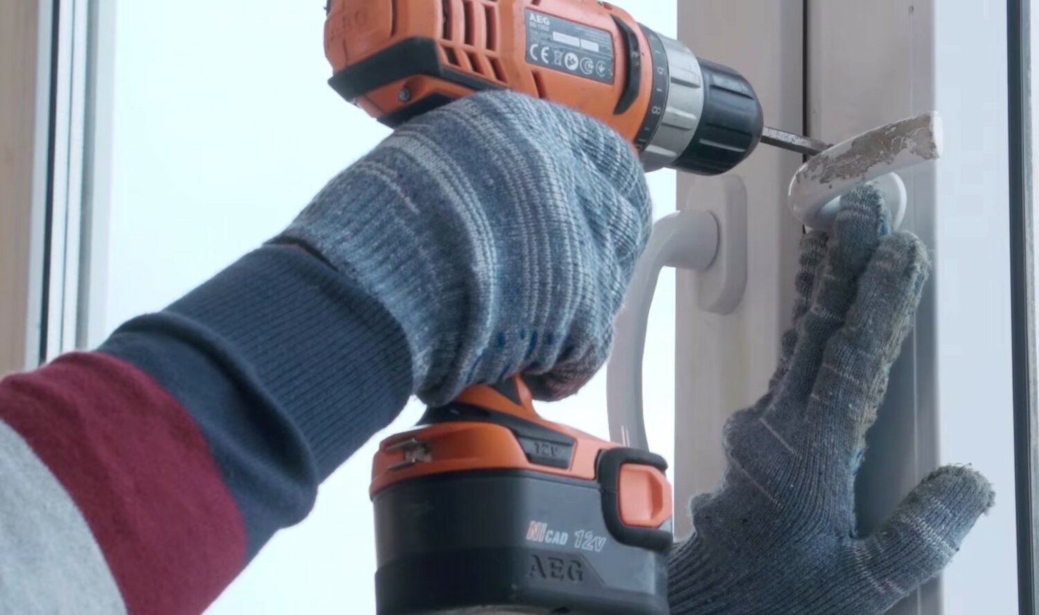 аккумуляторная ударная дрель-шуруповерт black+decker bdchd18kb, шуруповёрт аккумуляторный black decker 18v, дрель ударная black+decker beh710 710 вт, ударная дрель aeg sbe 750 rz 442840, перфоратор aeg kh 26 e 4935428180