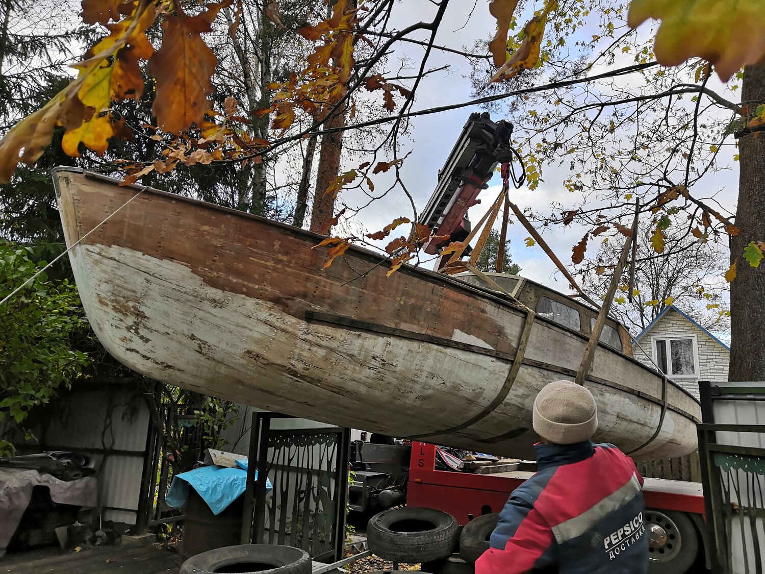 лодка, водный транспорт, старые ржавые катера, волга затон старая лодка гулянка, деревянная яхта брошенная