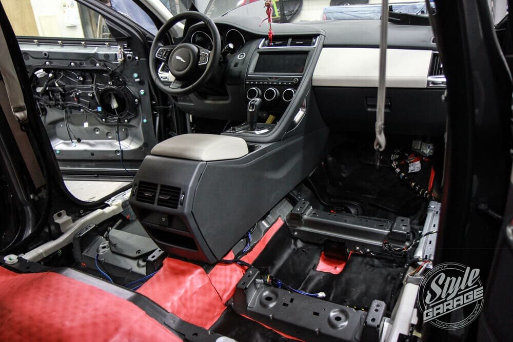 шумоизоляция рендж ровер, bmw g30 шумоизоляция, шумоизоляция toyota camry 40, шумоизоляция автомобиля, шумоизоляция mazda 6 gh