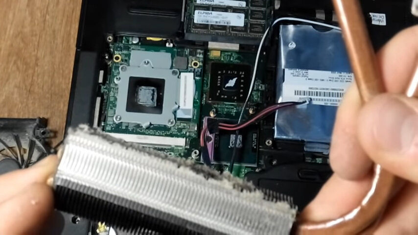 расположение процессора в ноутбуке, чистка ноутбука, чистка acer +от пыли, ноутбук, заменить термопасту в ноутбуке