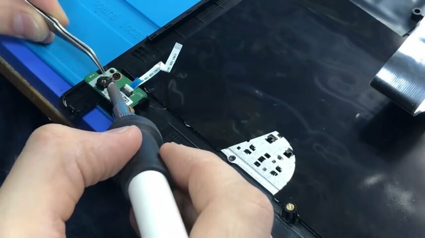 защелка шлейфа тачпада, ipad air 1337 разборка как отсоединить шлейф дисплея, провод обогрева заднего стекла ваз 2109, защелка кабеля тачскрин, как выглядит защелка на плате
