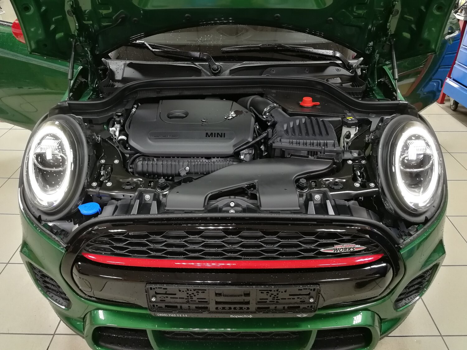 передняя распорка стоек mini cooper jcw f56, mini cooper f56 двигатель, распорка mini cooper jcw f56, mini cooper r56 подкапотка, mini f56 под капотом