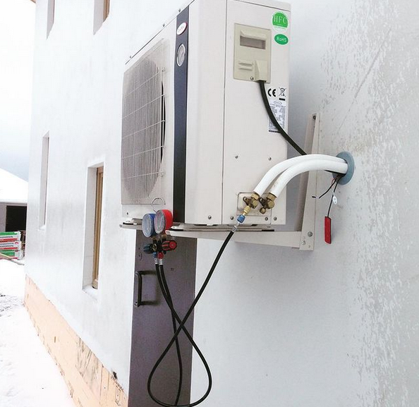 кондиционер, наружный блок кондиционера на стене, соединение кондиционера, шахта для кондиционера, техника