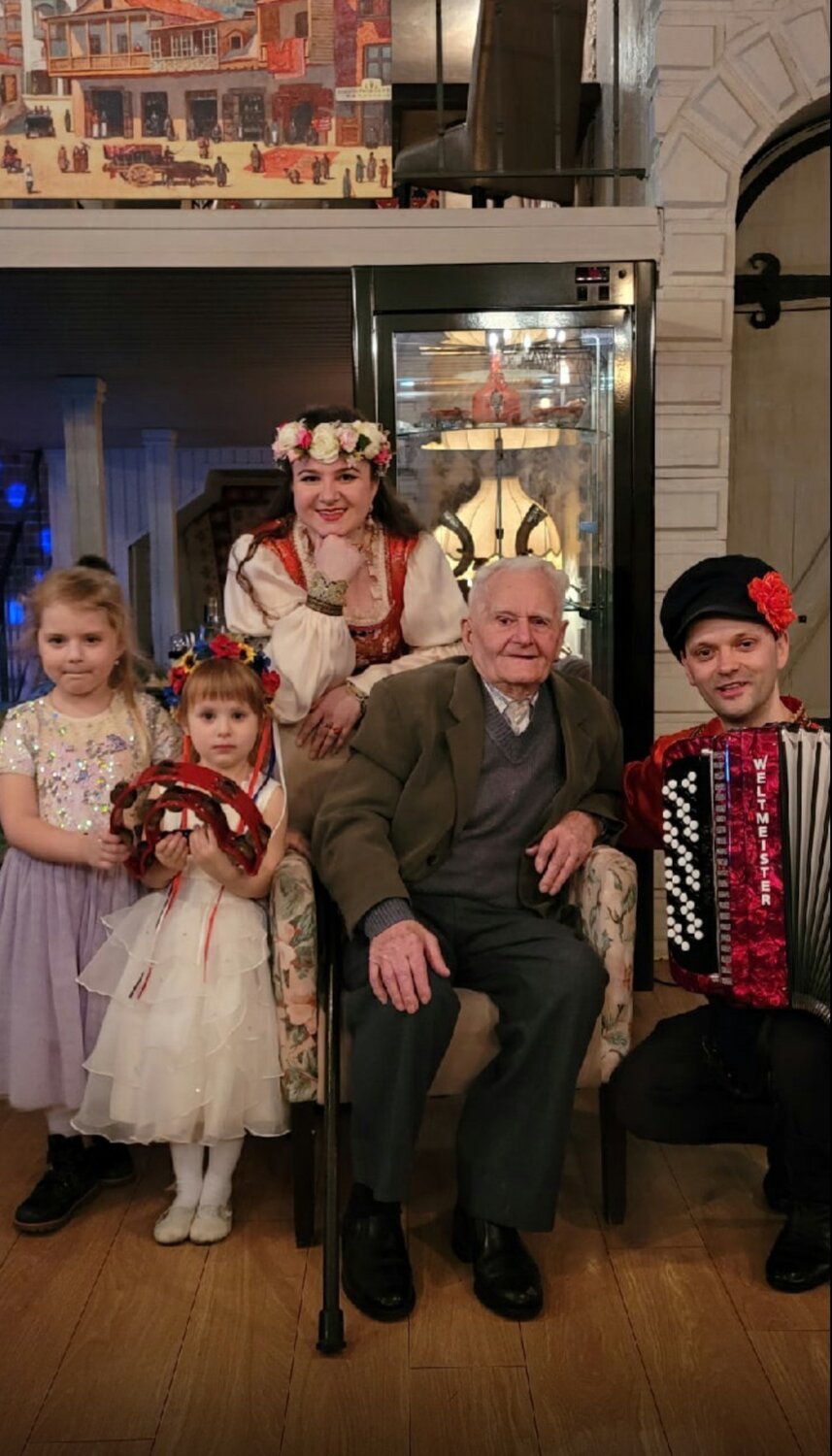 человек, олег майшев - баянист, новогодний праздник для детей московская абхазская диаспора, театр ровесник курск, семейный