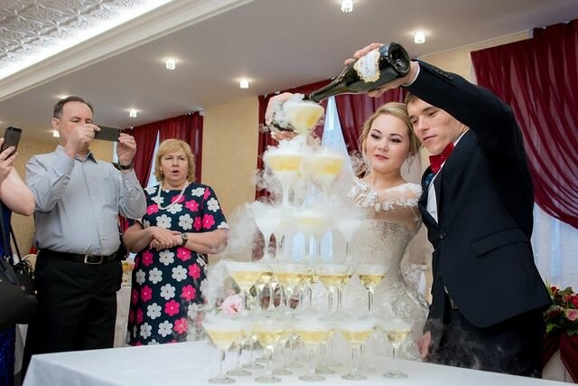 на свадьбе, ведущая свадеб тамада, свадебный, свадебное торжество, тамада на свадьбу щелково