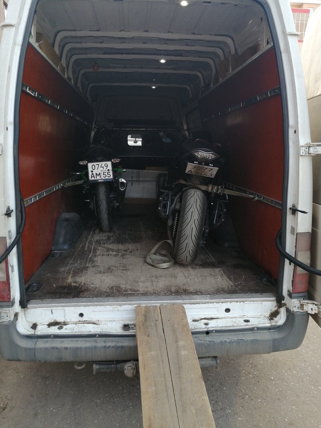 ивеко дейли цельнометаллический фургон 35/15, iveco daily 35s14, фургон, ивеко грузовая цельнометаллический кузов, цельнометаллический фургон коневозка