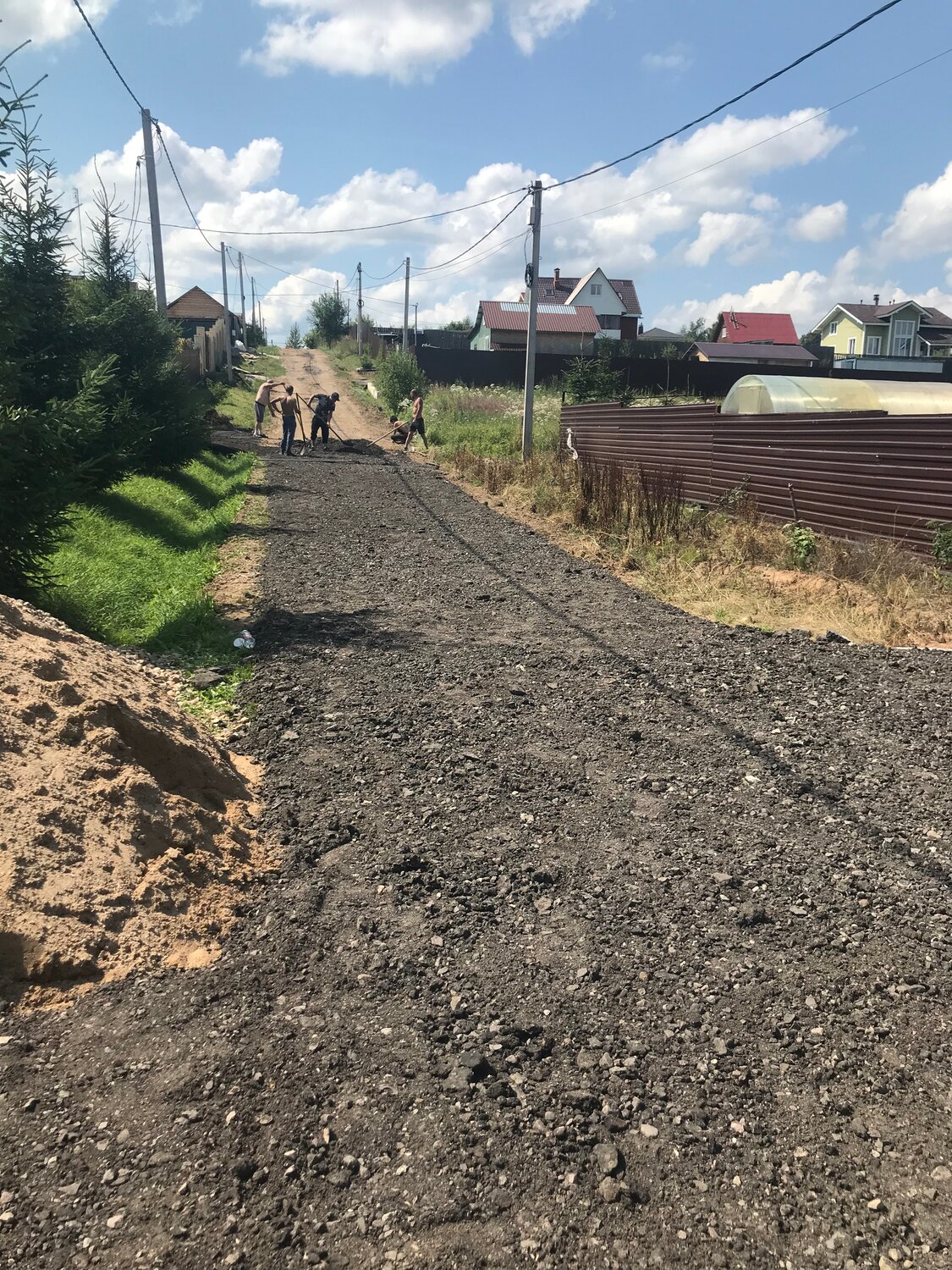 участок, укладка асфальтовой крошки, участок в деревне, дорога, старый асфальт