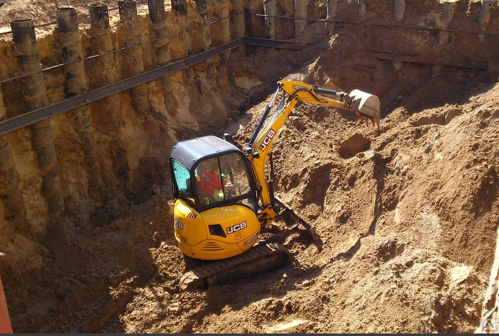 разработка котлована, мини экскаватор копка траншеи, рытье траншеи, выемка грунта, копка траншей мини экскаватором