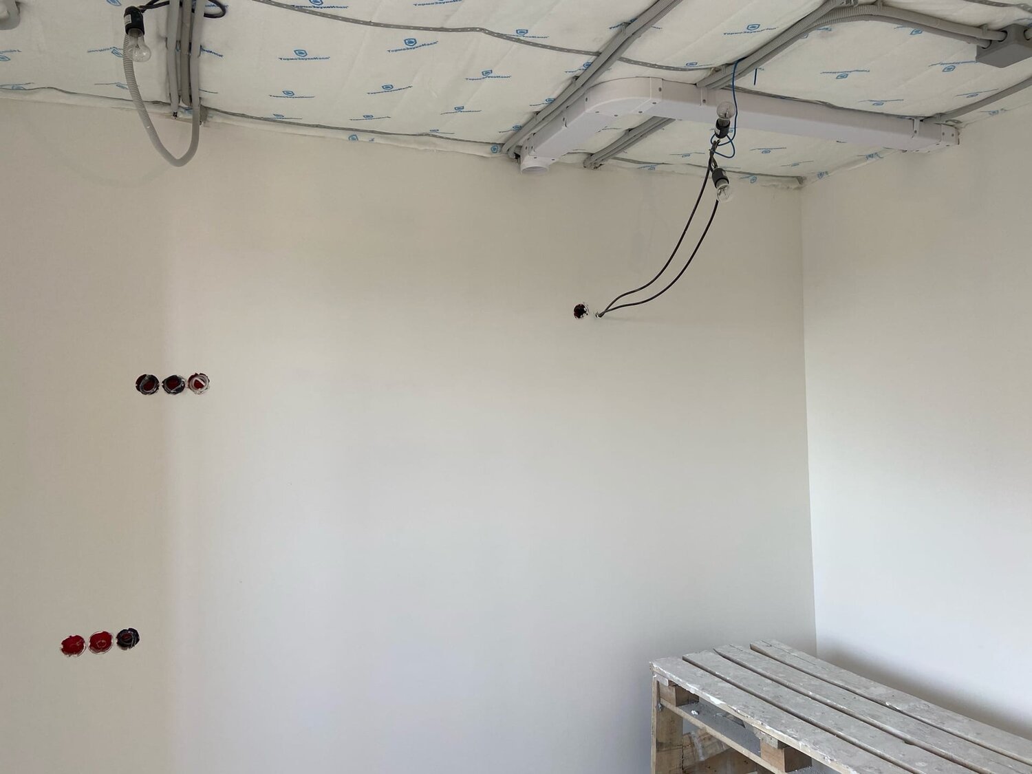 разводка электрики, электрика в квартире, шпаклевка стен, монтаж электропроводки в квартире, монтаж электропроводки