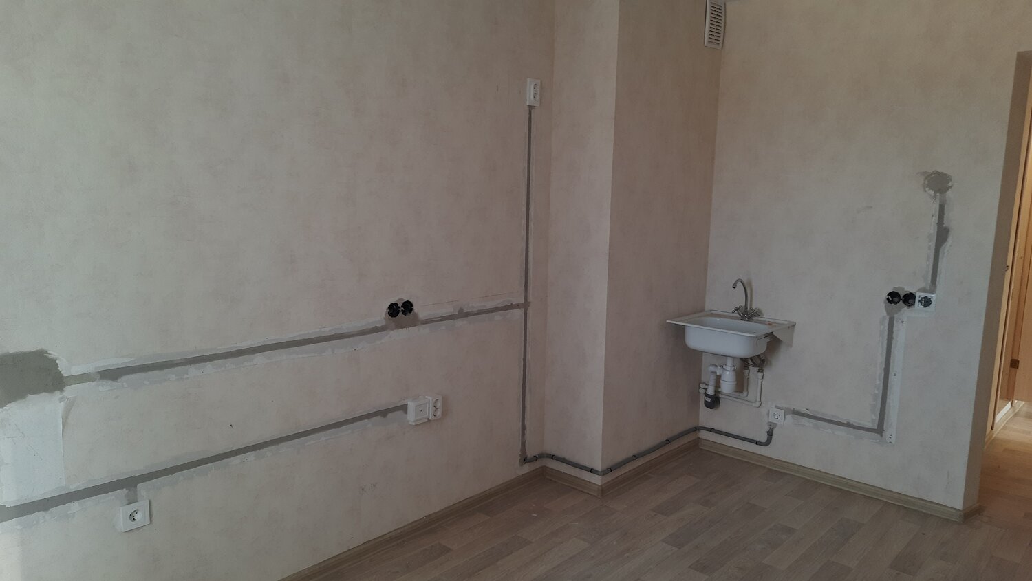монтаж электропроводки, разводка розеток на кухне, разводка электрики, разводка электропроводки в квартире, электропроводка на кухне
