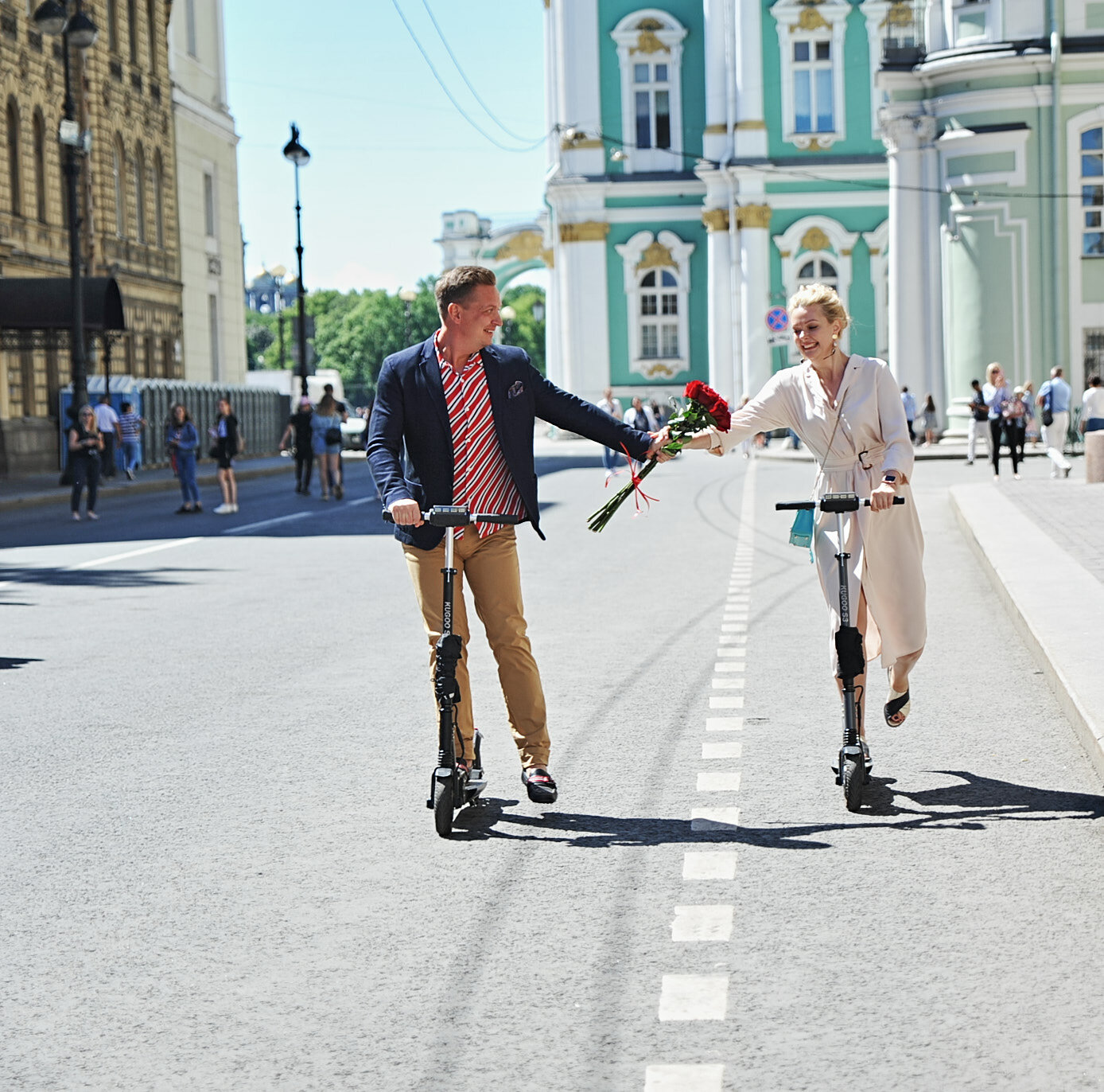 марафон спб, человек, люди, пешеходы на тротуаре, марафон