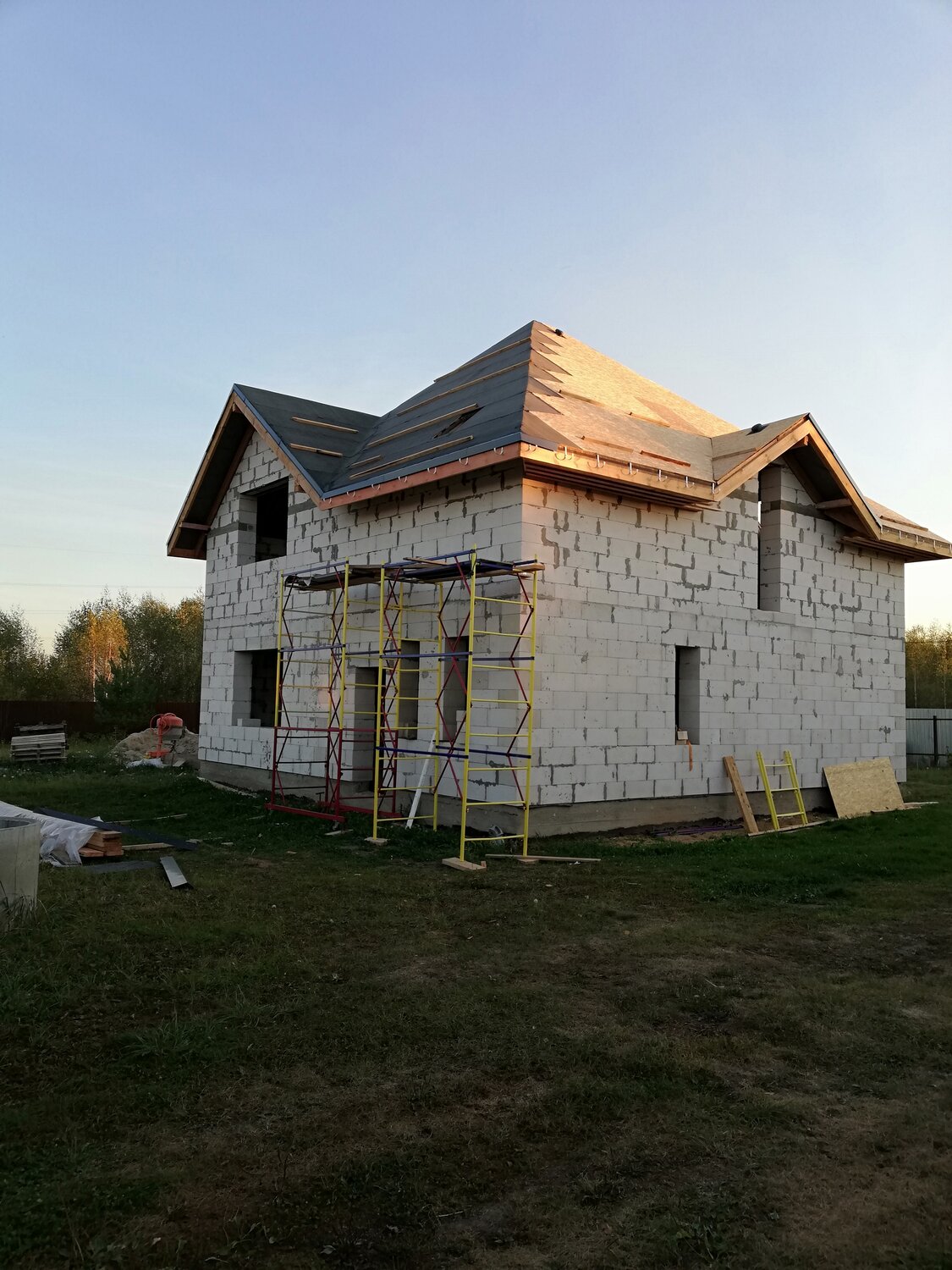домики с газоблока, дом из пеноблоков под ключ до 1500000, полутораэтажный дом из газобетона, дома из сибита под ключ, домик из пеноблоков
