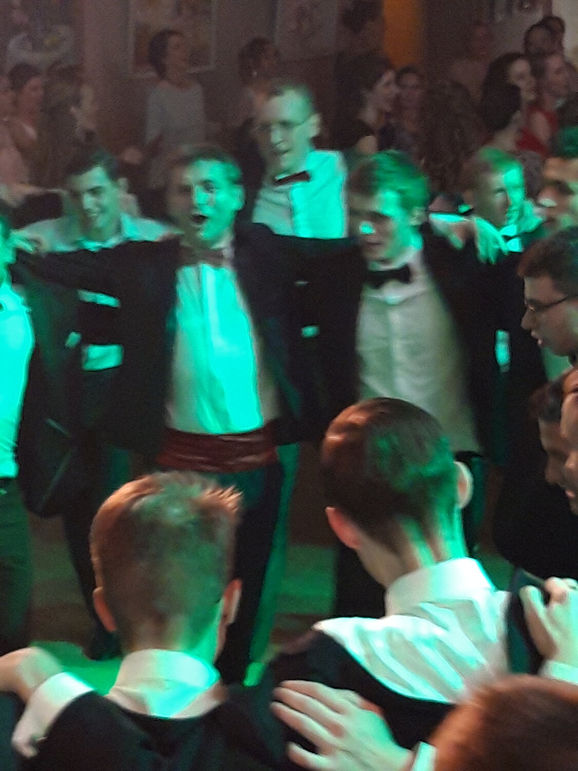 человек, вечеринка, последняя вечеринка, концерт, выпускной