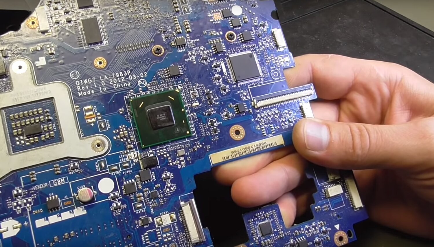 qmle4 la-8863p rev 2.0, восстановление материнской платы ноутбука, qmle4 la-8863p, деталь, материнская плата la-675ap
