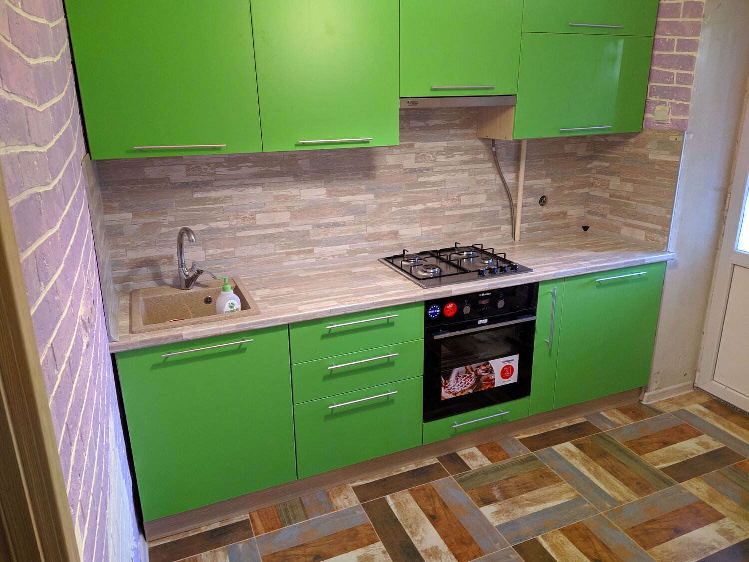 кухонный гарнитур, кухня леруа мерлен зеленая, кухня крашенный мдф хаки, мебель для кухни, кухни мдф пленка