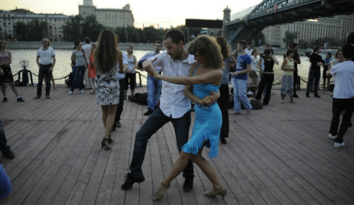 хастл на набережной парк горького, хастл опен эйр на набережной, хастл опен эйр начинающие, хастл опен эйр юбка, опен парк горького хастл