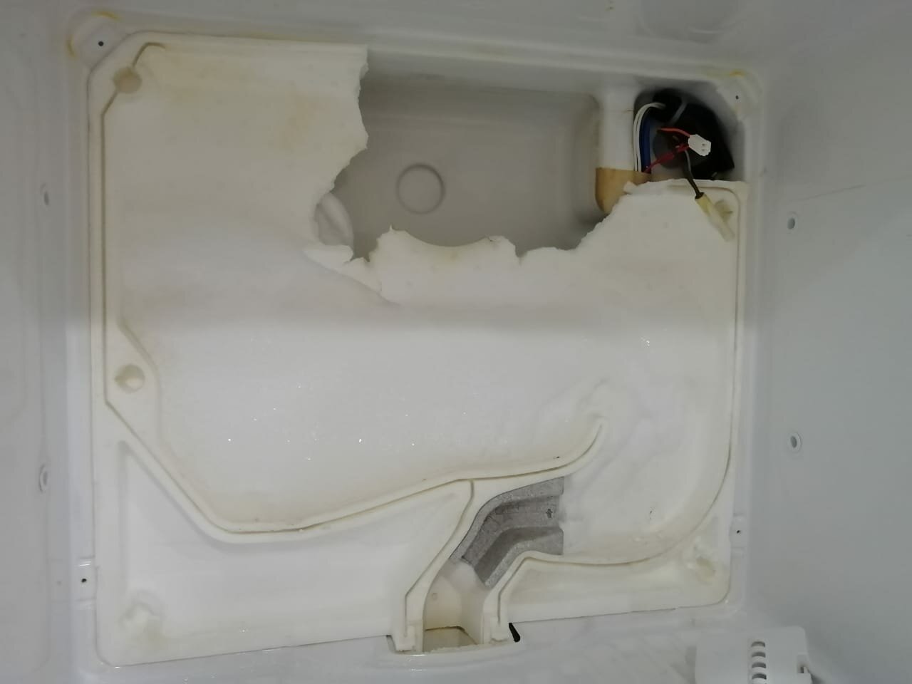 дверь газ 3110 без обшивки, замок 2108 уаз буханка, бачок омывателя альмера классик, дренажные отверстия багажника на хонда аккорд 8, датчик закрытия задней двери ситроен джампер