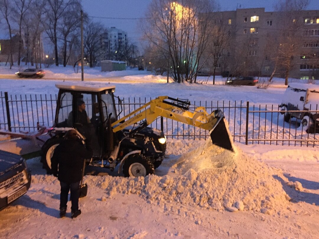 уборка снега, уборка снега трактором, техника, уборка снега мтз-1021 с грейдером stark, снегоуборочная техника