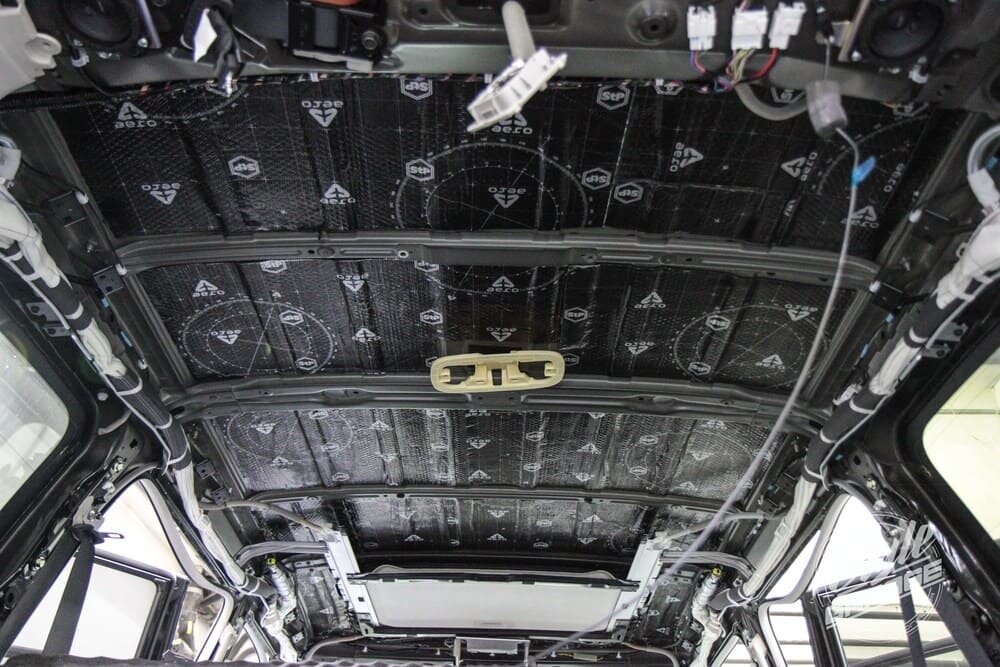 шумоизоляция инфинити qx56, шумоизоляция автомобиля, шумоизоляция крыши автомобиля stp, шумоизоляция тойота хайлендер, шумоизоляция гелика