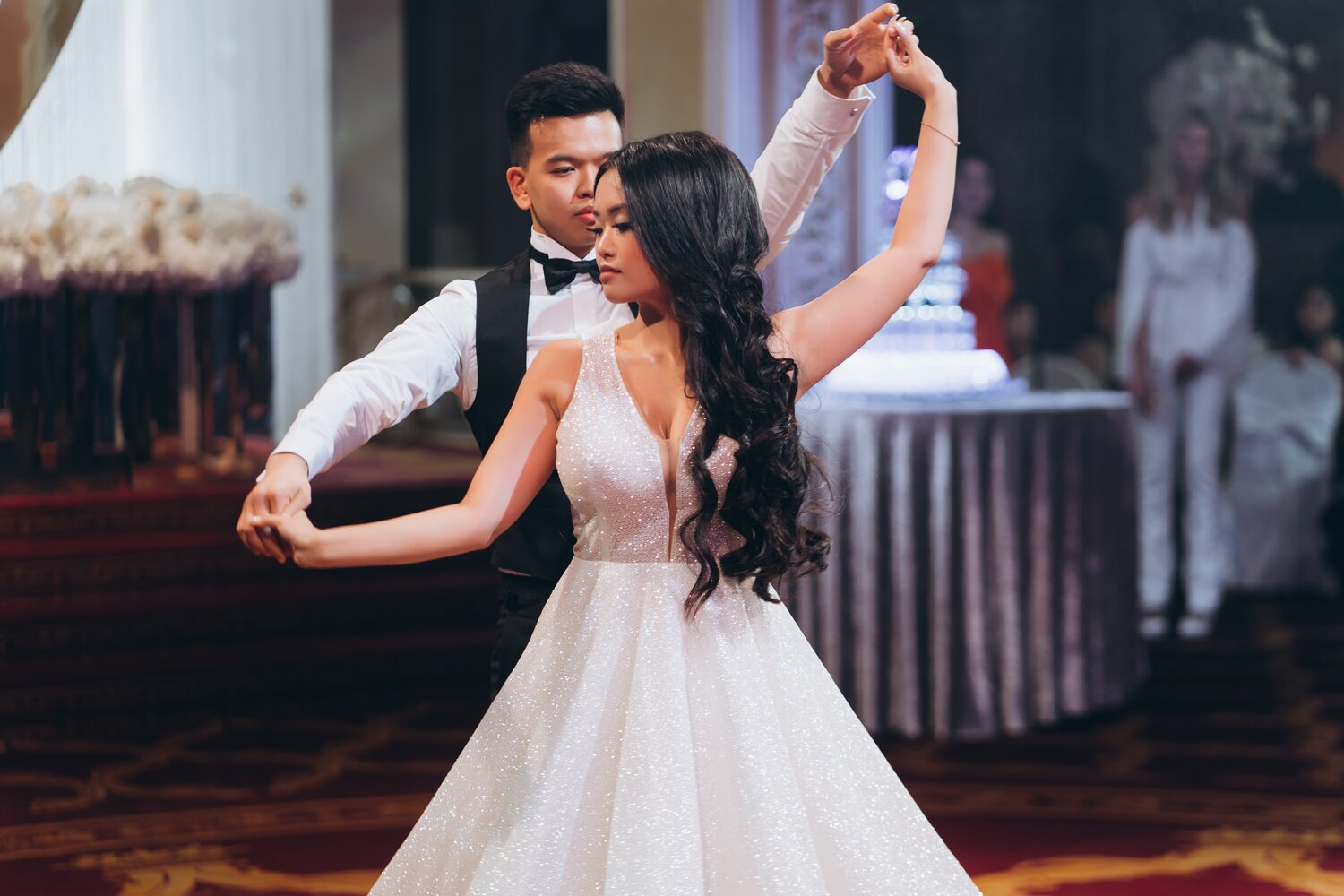 свадебный танец, на свадьбе, андрей гусев бальные танцы, медленный танец на балу, роман бальные танцы