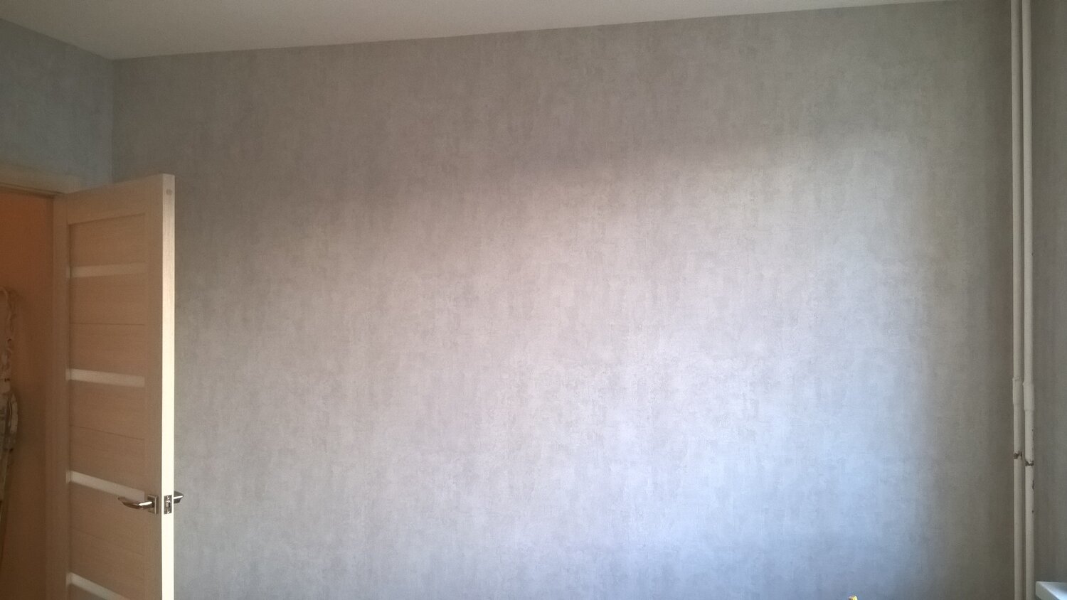 квартира, штукатурка, комната 9 кв.м без мебели, стен, штукатурка и рядом покраска стен