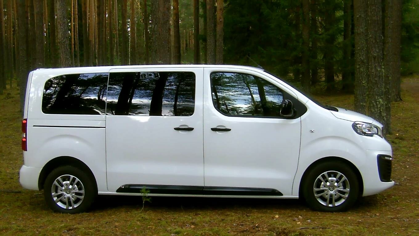 микроавтобус пежо травеллер 2020, peugeot traveller белый, peugeot traveller 2021, peugeot traveller 2018, Nissan Cube III (Z12)