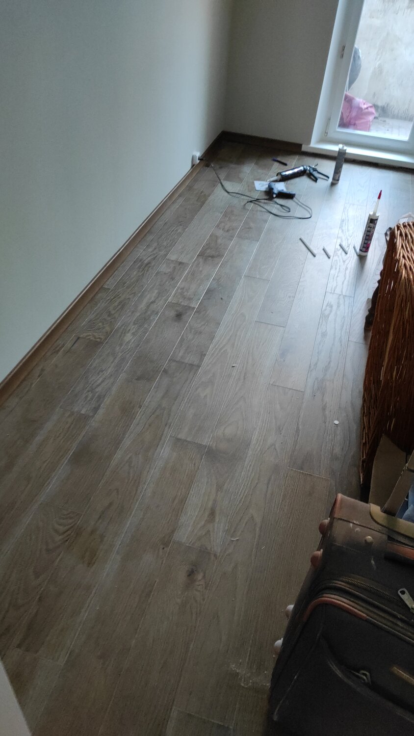 укладка ламината, укладка паркетной доски, укладка инженерной доски, укладка ламината на пол, уложенный ламинат