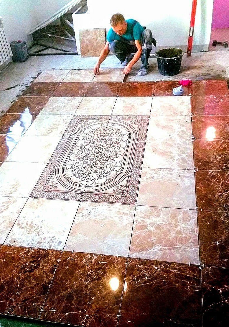 укладка плитки, кладка кафеля, мозаичный пол, плитка половая с контуром вокруг, облицовка плиткой