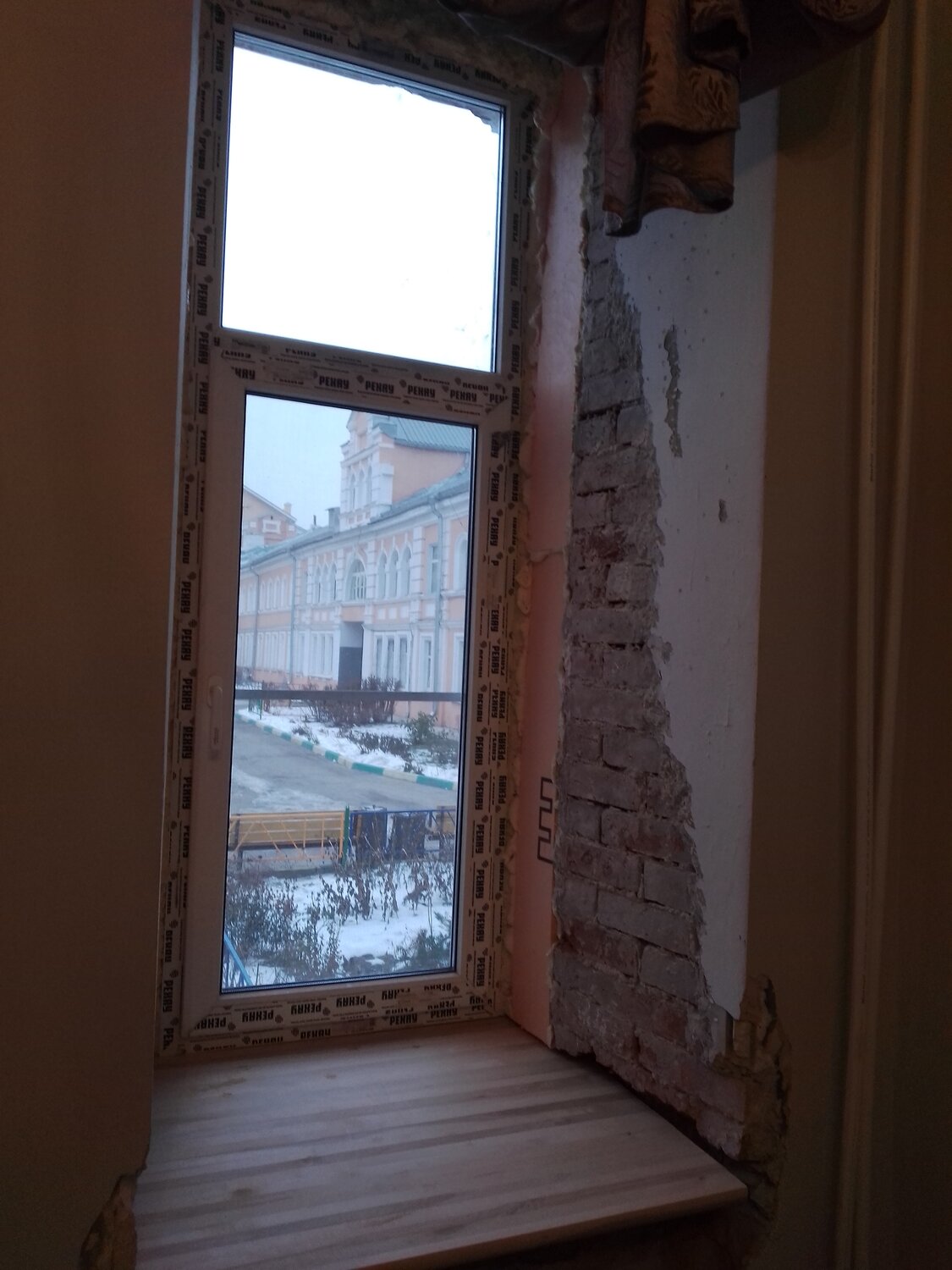 дом, окна в кирпичном доме, старое кирпичное здание, здание, усиление оконного проема