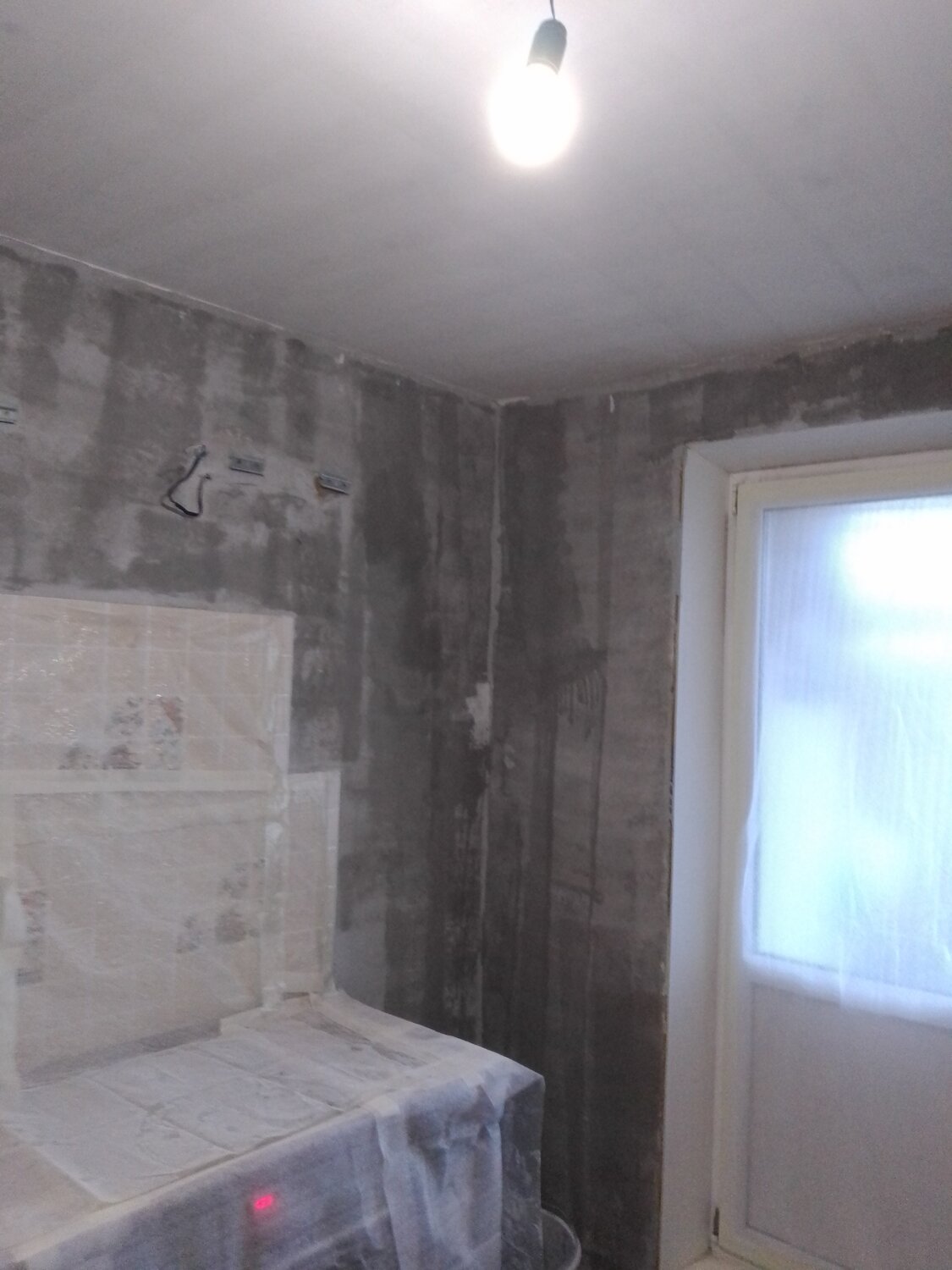 отделка черновая, штукатурка стен, черновая штукатурка, в панельном доме, квартира с черновой отделкой