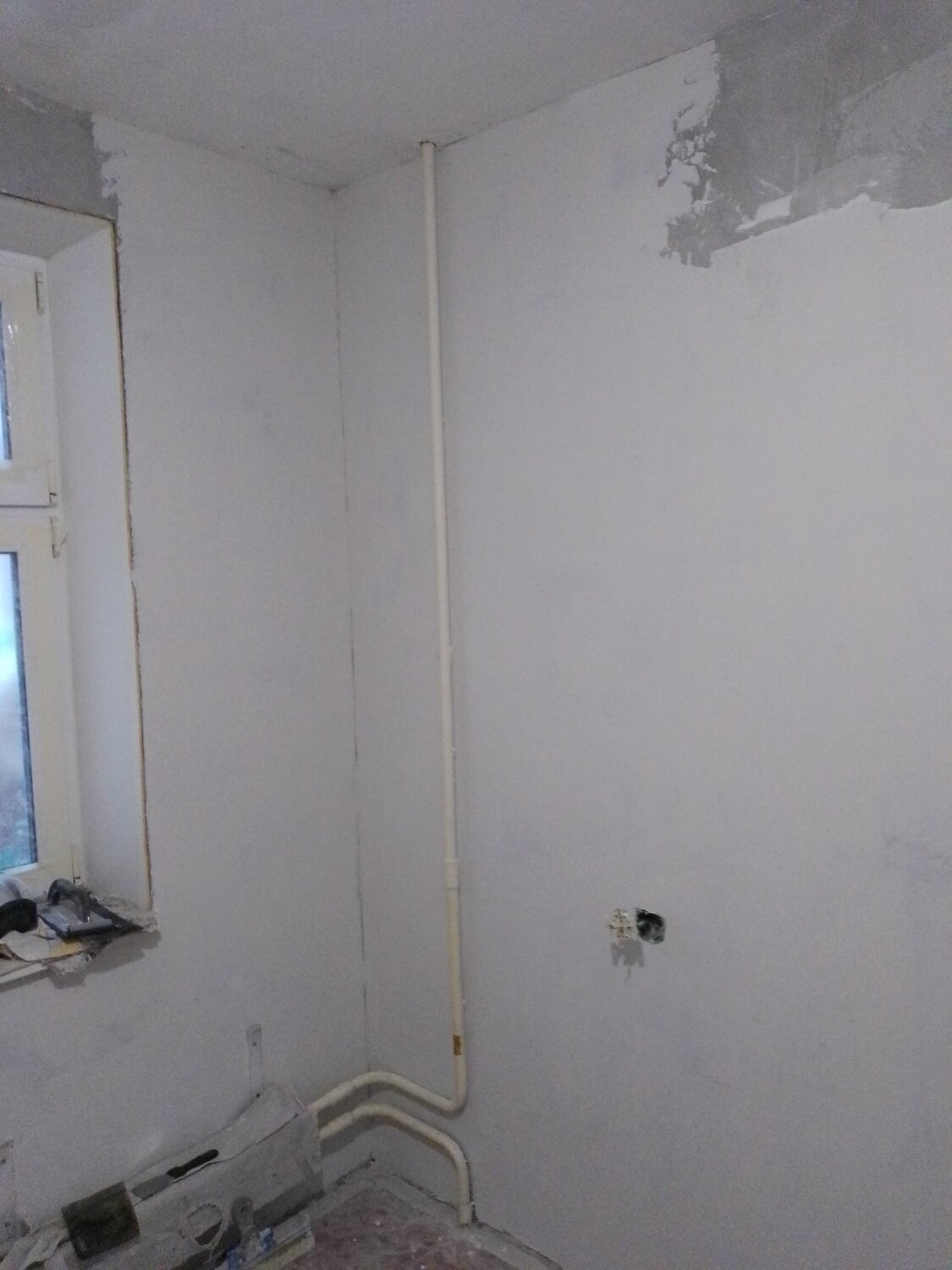штробление стен, штробление стены для кондиционера, шпаклевка стен, квартир, штукатурка стен