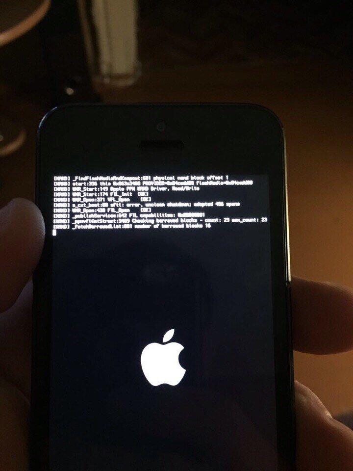 айфон перезагружается, apple, ошибка айфон, включение айфона, iphone