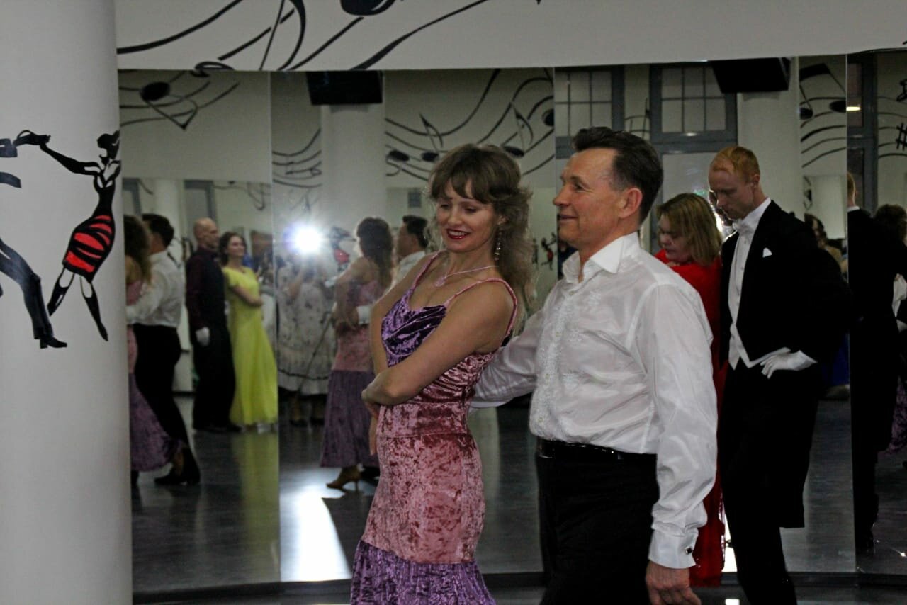 на свадьбе, человек, люди, фильм с серебрякова и бабенко, бальные танцы