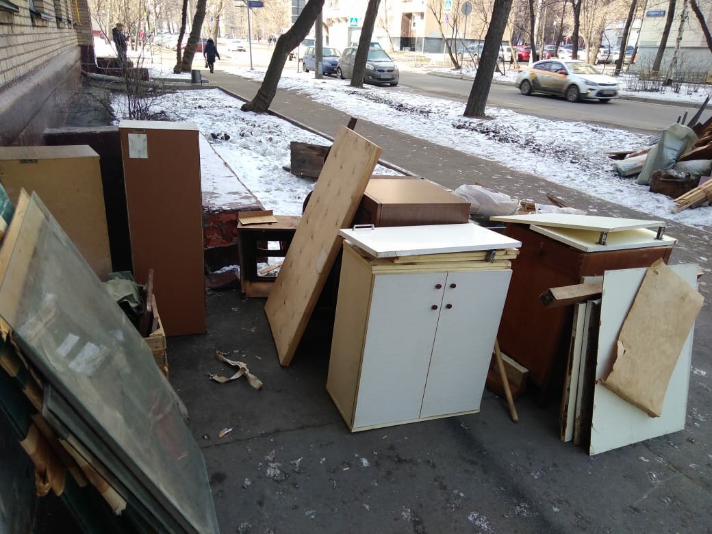 вывоз старой мебели, вывоз старой мебели из квартиры, мебель на мусорке, мебель с помойки, утилизация старой мебели в туле
