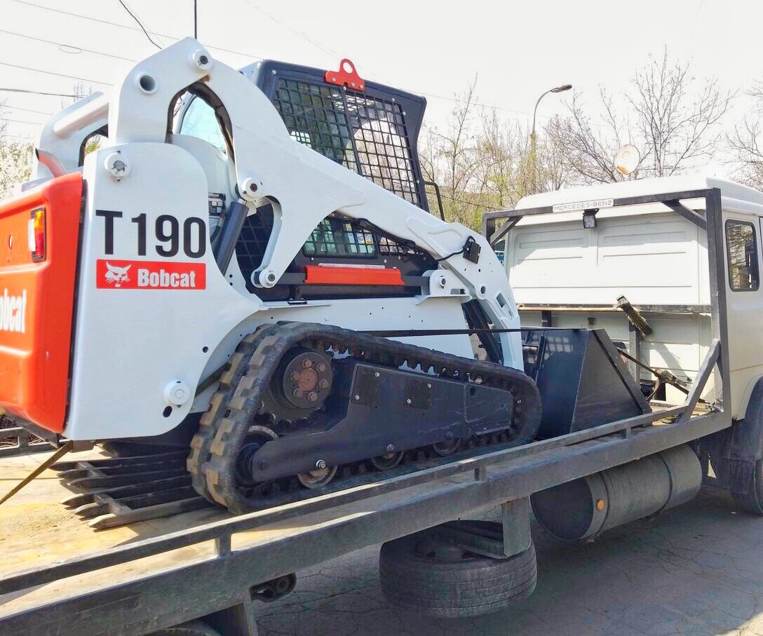 эвакуатор с bobcat, bobcat t300, bobcat 190, гусеничный мини погрузчик bobcat t190, бобкэт т190